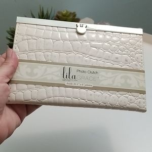 Lila grace photo clutch white NWT